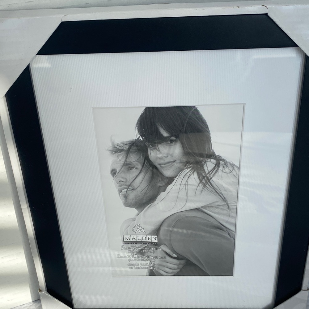 Malden Black and White 5 x 7 W/Matt  8 x 10 Vertical or horizontal Photo Frame - Picture 4 of 5